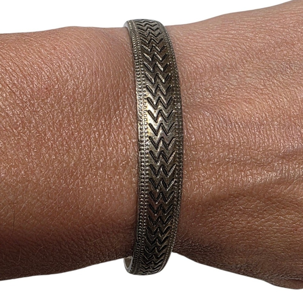 Unbranded Cuff Bracelet Unisex OS Silver Tone Chevron Tribal Boho Etched Metal